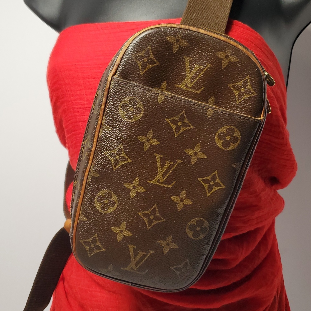 Authentic Louis Vuitton Brown Monogram Crossbody Bag - Picture 12 of 14